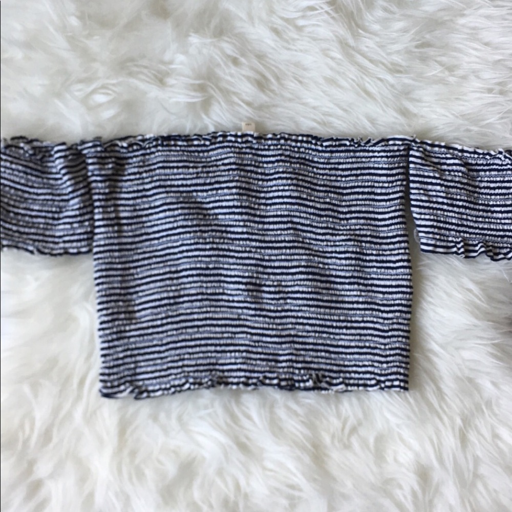 Off the shoulder crop